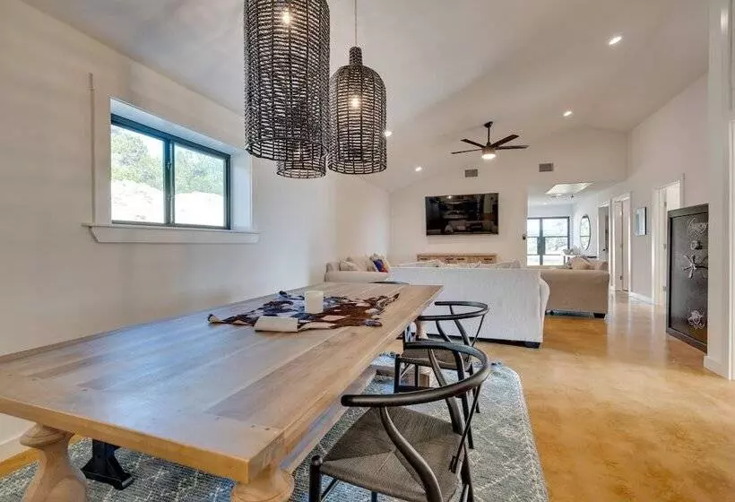 Getaway W/ Fire Pit ~ 5 Mi To Pedernales River!