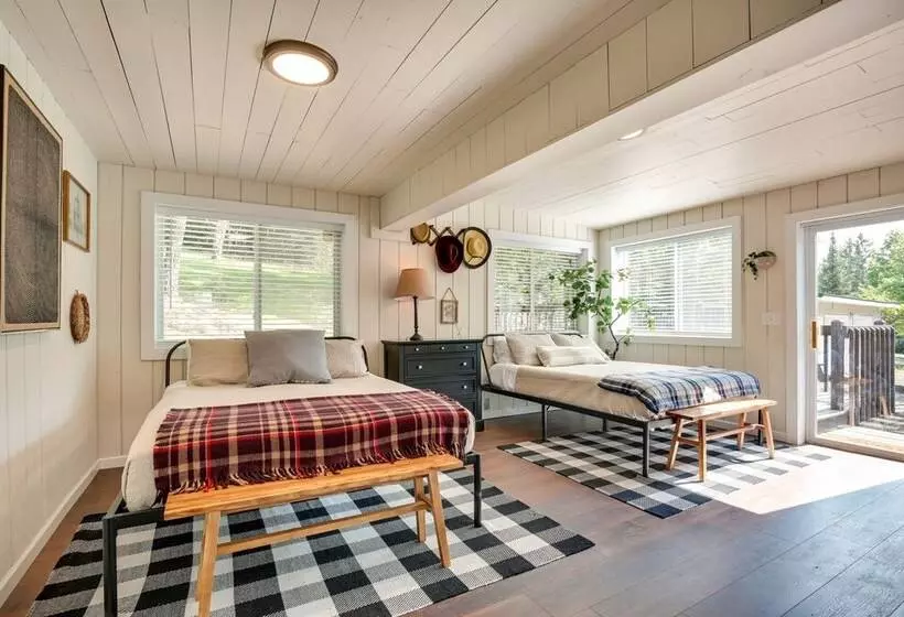 Eagle River Retreat Near Dam Lake W/ Boat Dock!