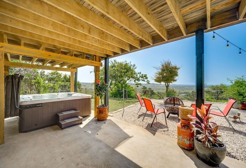 Fredericksburg Retreat W/ Private Hot Tub & Patio!