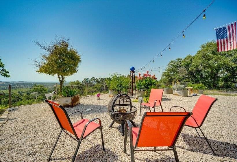 Fredericksburg Retreat W/ Private Hot Tub & Patio!