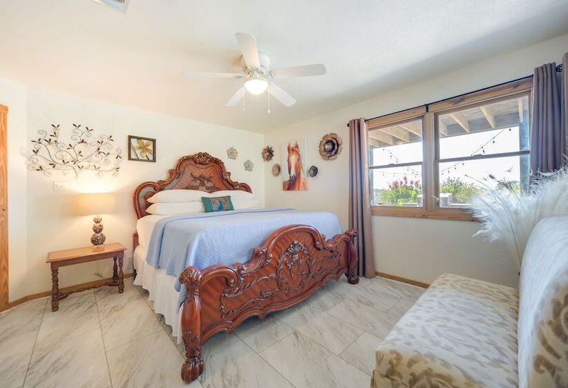 Fredericksburg Retreat W/ Private Hot Tub & Patio!