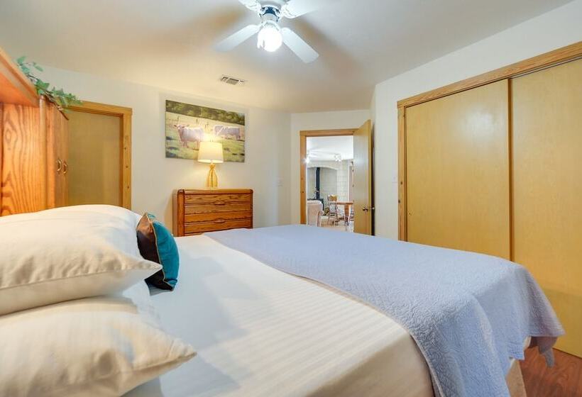 Fredericksburg Retreat W/ Private Hot Tub & Patio!