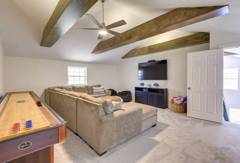 Gorgeous Palo Pinto Home W/ Private Hot Tub!