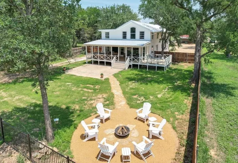 Gorgeous Palo Pinto Home W/ Private Hot Tub!