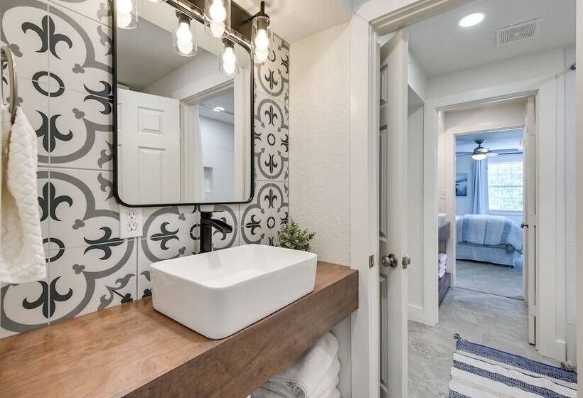 Gorgeous Palo Pinto Home W/ Private Hot Tub!