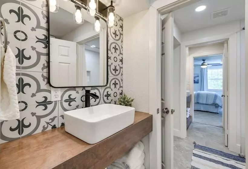 Gorgeous Palo Pinto Home W/ Private Hot Tub!