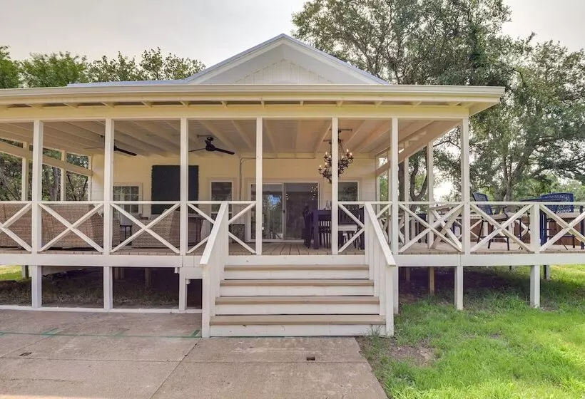 Gorgeous Palo Pinto Home W/ Private Hot Tub!