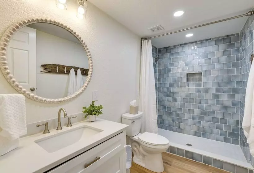 Gorgeous Palo Pinto Home W/ Private Hot Tub!