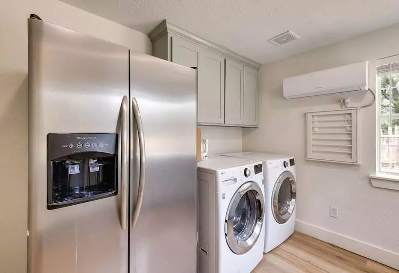 Gorgeous Palo Pinto Home W/ Private Hot Tub!