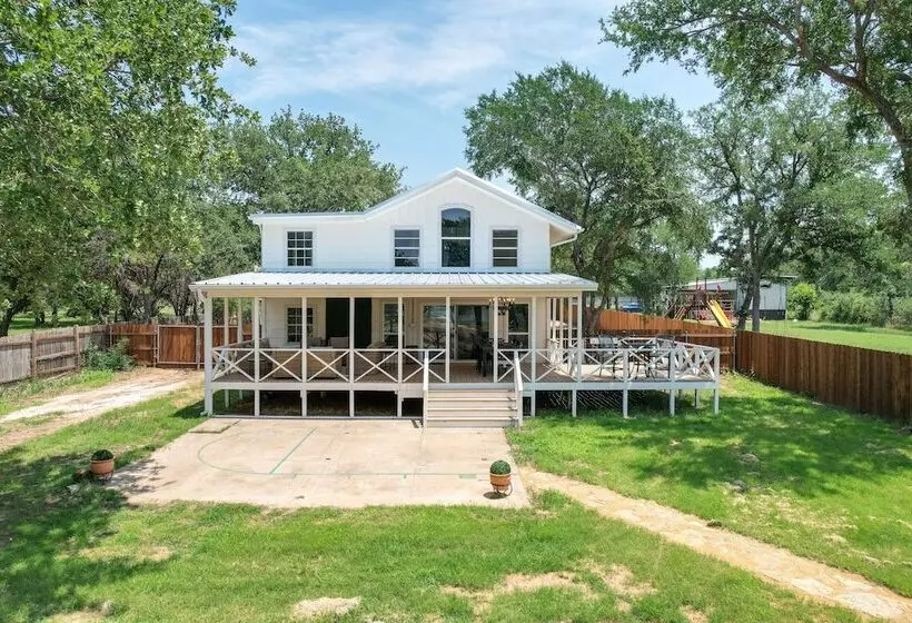 Gorgeous Palo Pinto Home W/ Private Hot Tub!