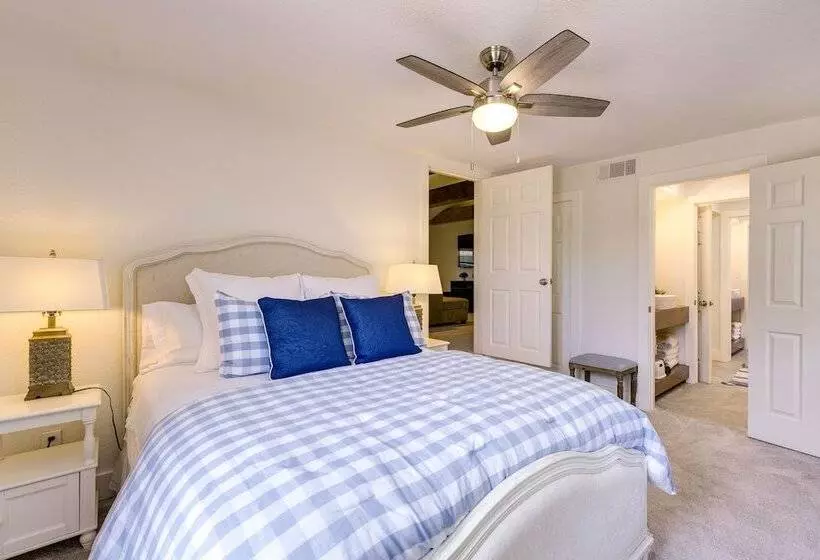 Gorgeous Palo Pinto Home W/ Private Hot Tub!