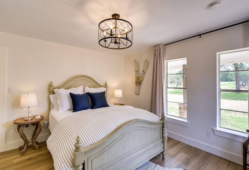 Gorgeous Palo Pinto Home W/ Private Hot Tub!