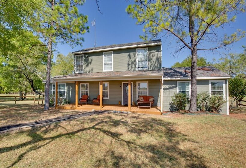 Gorgeous Royse City Retreat W/ Front Porch & Pond!