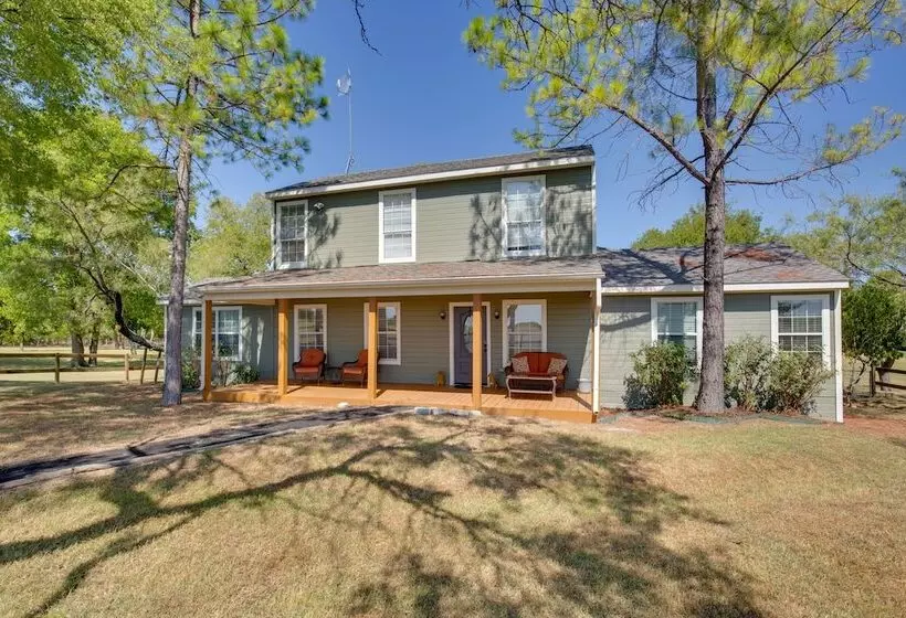 Gorgeous Royse City Retreat W/ Front Porch & Pond!