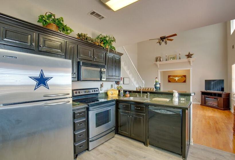 Gorgeous Royse City Retreat W/ Front Porch & Pond!