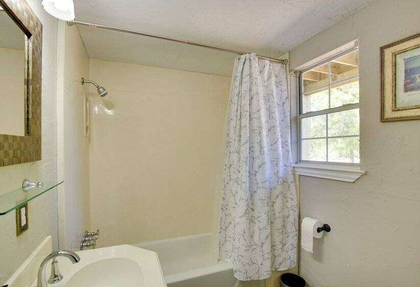 Gorgeous Royse City Retreat W/ Front Porch & Pond!