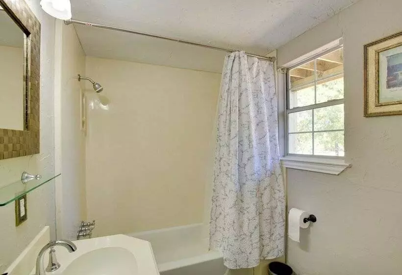 Gorgeous Royse City Retreat W/ Front Porch & Pond!