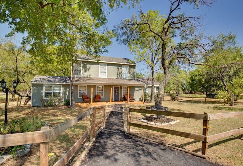 Gorgeous Royse City Retreat W/ Front Porch & Pond!