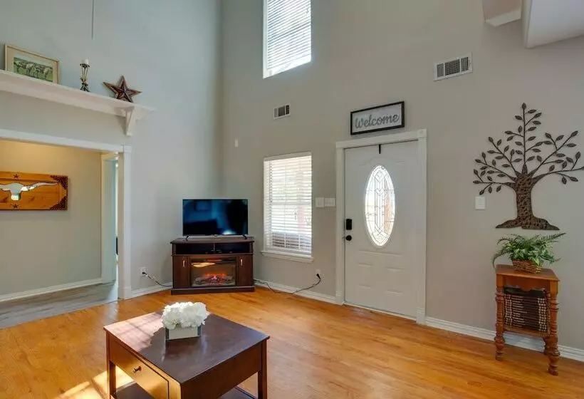 Gorgeous Royse City Retreat W/ Front Porch & Pond!