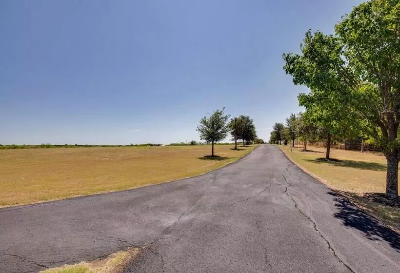 Gorgeous Royse City Retreat W/ Front Porch & Pond!