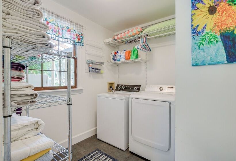 Historic & Charming Pittsboro Home W/ Fireplaces