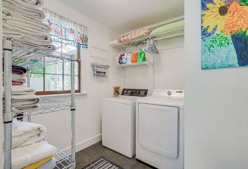 Historic & Charming Pittsboro Home W/ Fireplaces