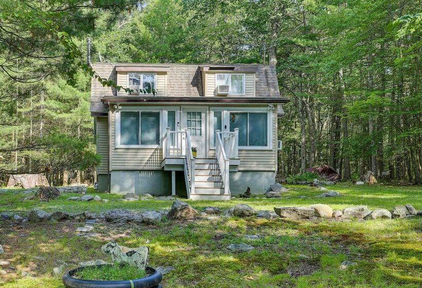 Huguenot Retreat W/ Screened Porch & Lake Access!