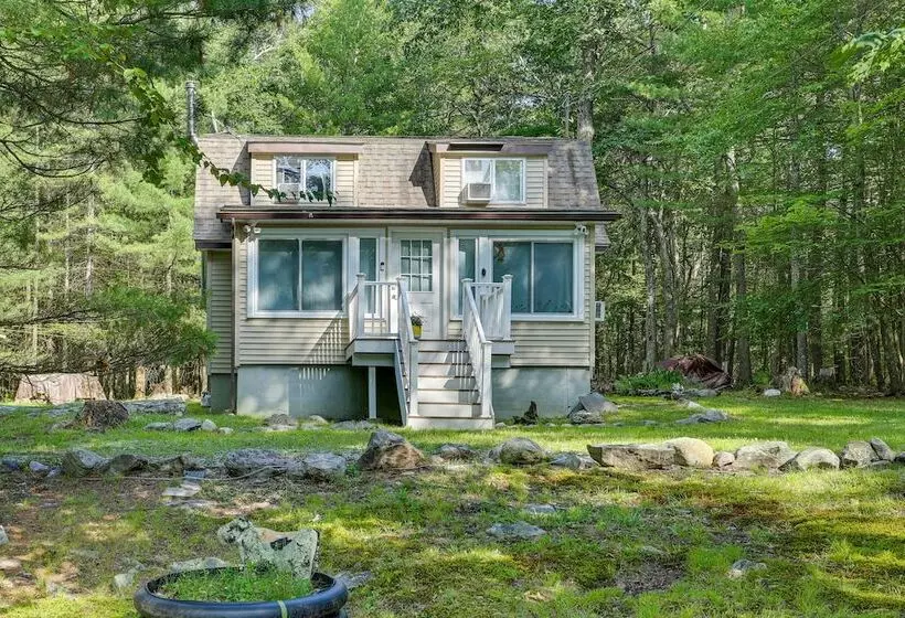 Huguenot Retreat W/ Screened Porch & Lake Access!