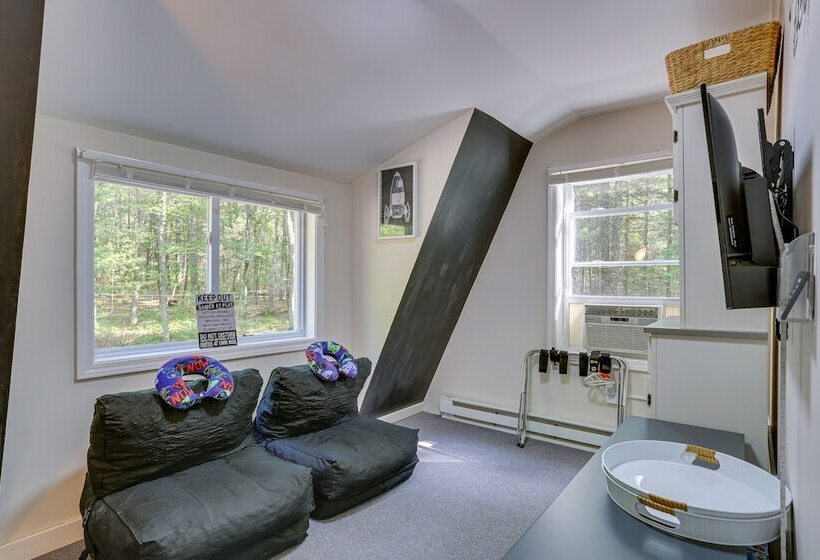 Huguenot Retreat W/ Screened Porch & Lake Access!