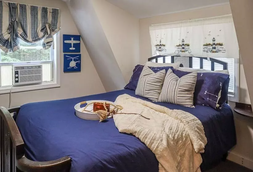 Huguenot Retreat W/ Screened Porch & Lake Access!