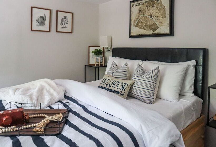 Huguenot Retreat W/ Screened Porch & Lake Access!