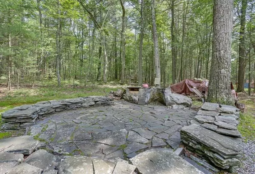 Huguenot Retreat W/ Screened Porch & Lake Access!