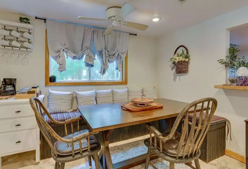 Huguenot Retreat W/ Screened Porch & Lake Access!