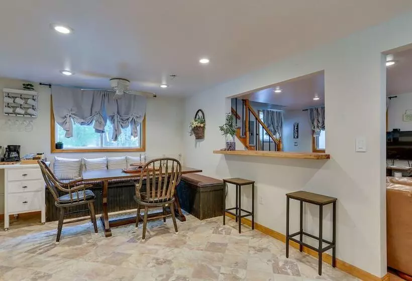 Huguenot Retreat W/ Screened Porch & Lake Access!