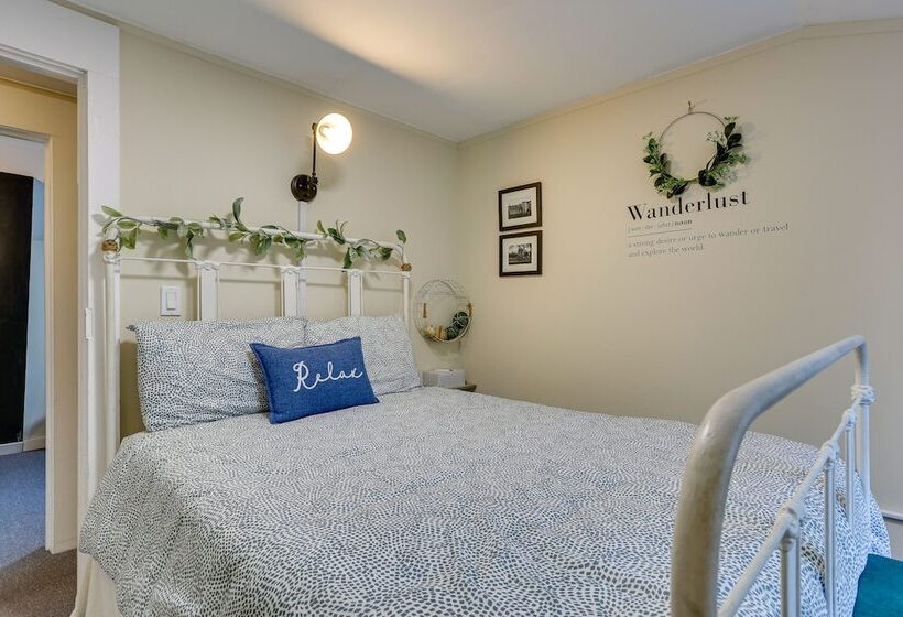 Huguenot Retreat W/ Screened Porch & Lake Access!