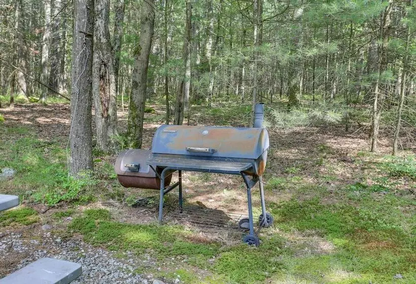 Huguenot Retreat W/ Screened Porch & Lake Access!