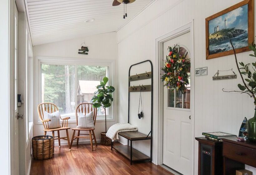 Huguenot Retreat W/ Screened Porch & Lake Access!