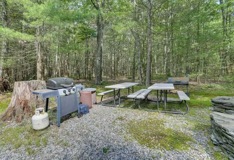 Huguenot Retreat W/ Screened Porch & Lake Access!