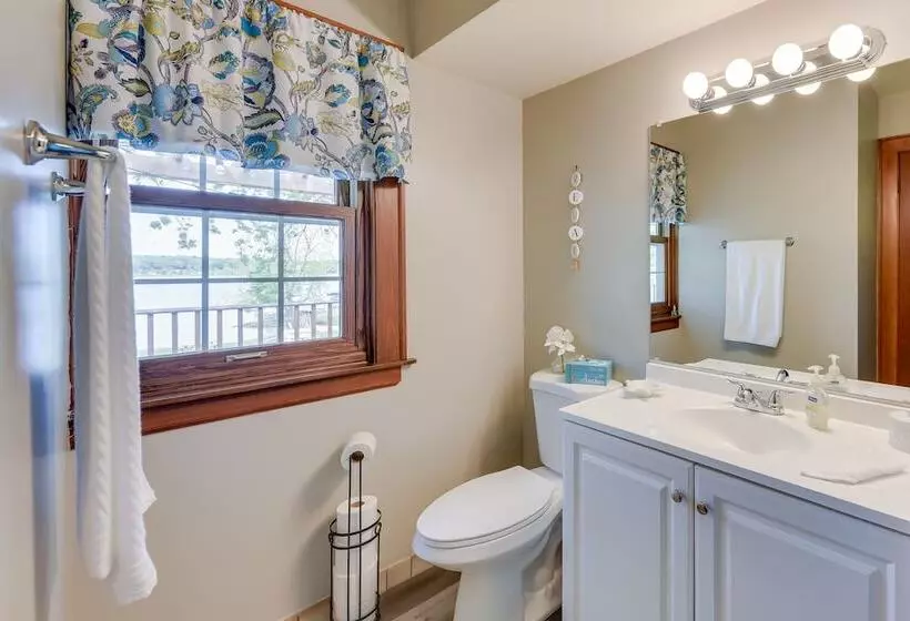 Pistakee Lake Estate W/ Boat Dock & Launch!