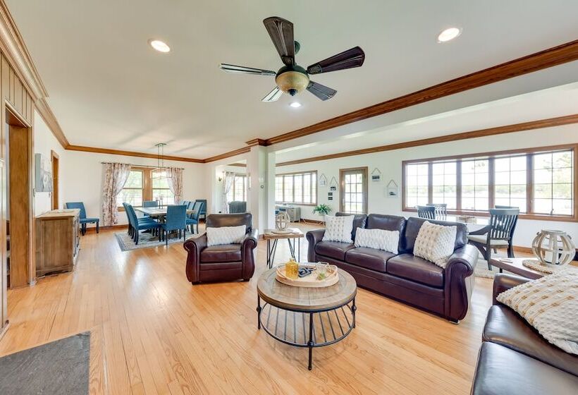 Pistakee Lake Estate W/ Boat Dock & Launch!