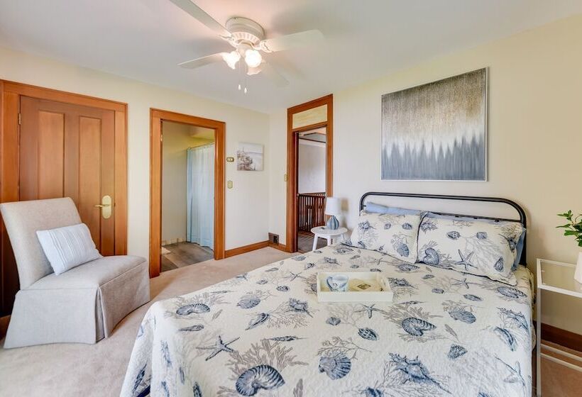 Pistakee Lake Estate W/ Boat Dock & Launch!