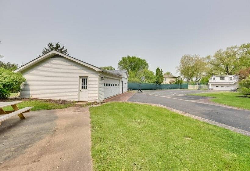 Pistakee Lake Estate W/ Boat Dock & Launch!