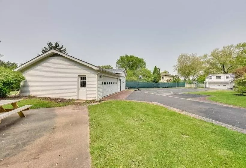 Pistakee Lake Estate W/ Boat Dock & Launch!