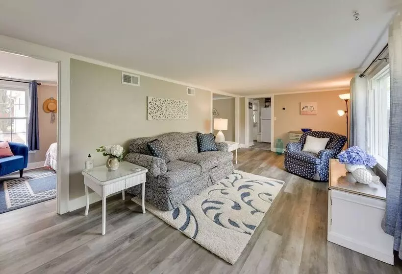 Pistakee Lake Estate W/ Boat Dock & Launch!