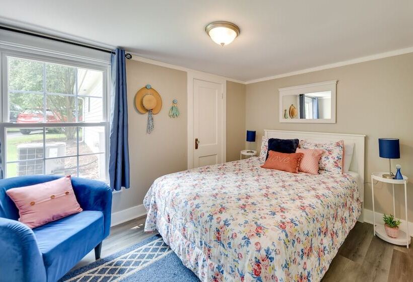 Pistakee Lake Estate W/ Boat Dock & Launch!