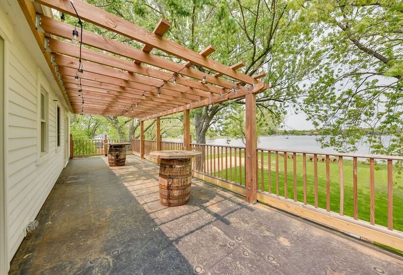 Pistakee Lake Estate W/ Boat Dock & Launch!