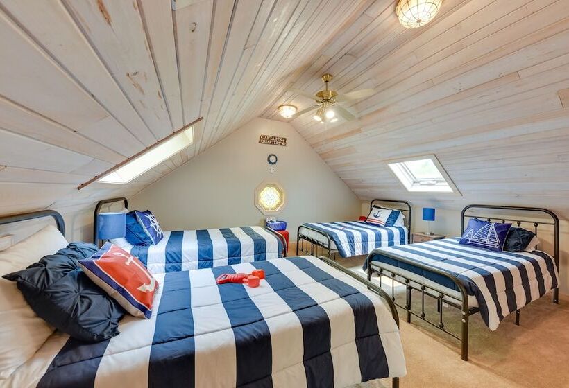 Pistakee Lake Estate W/ Boat Dock & Launch!