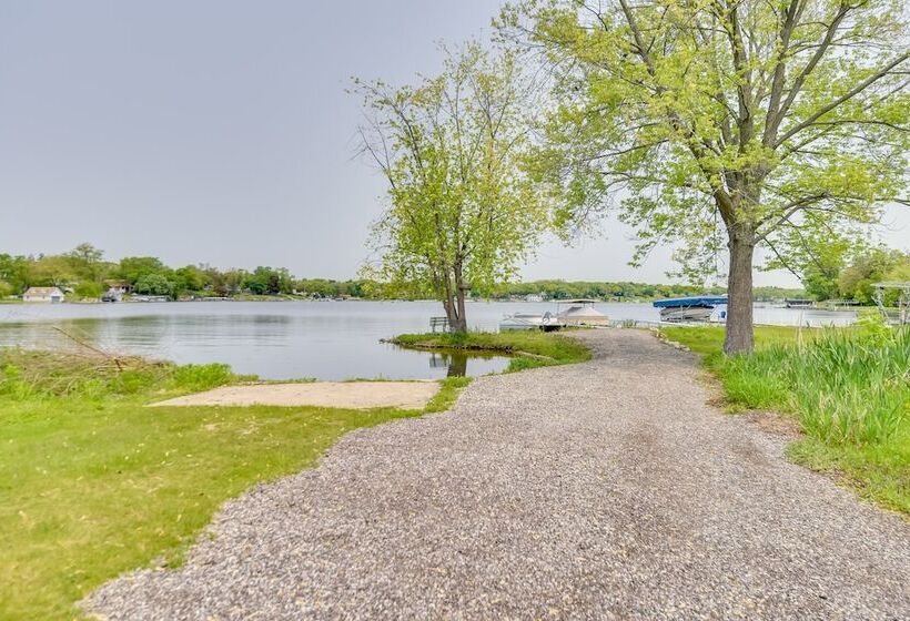 Pistakee Lake Estate W/ Boat Dock & Launch!