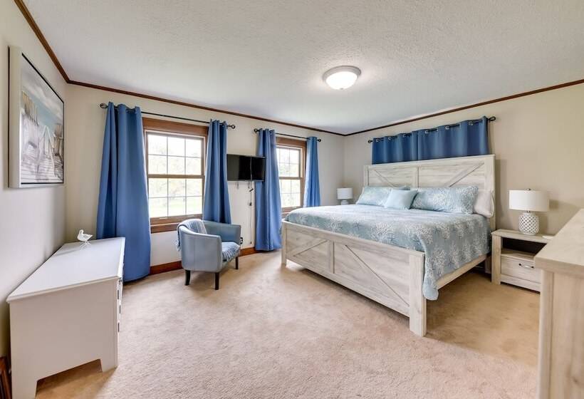 Pistakee Lake Estate W/ Boat Dock & Launch!