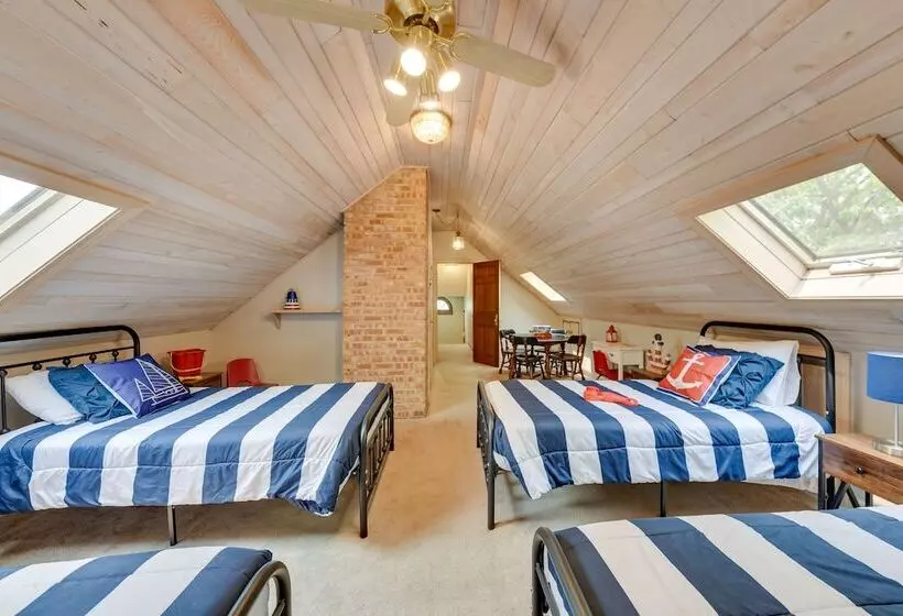 Pistakee Lake Estate W/ Boat Dock & Launch!